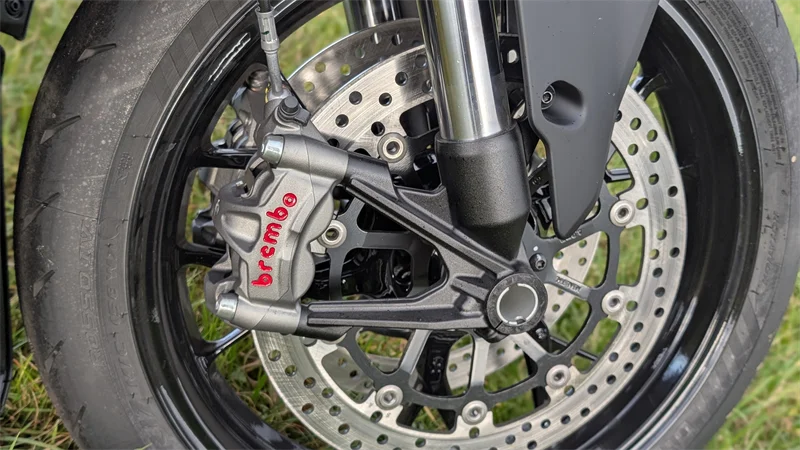 Bessere Bremsen haben die in der MotoGP auch nicht...