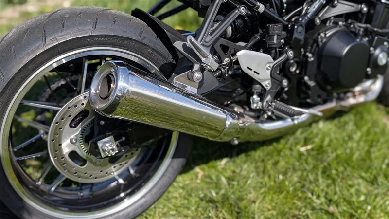 Serien-Endschalldämpfer im Megaphon-Style: