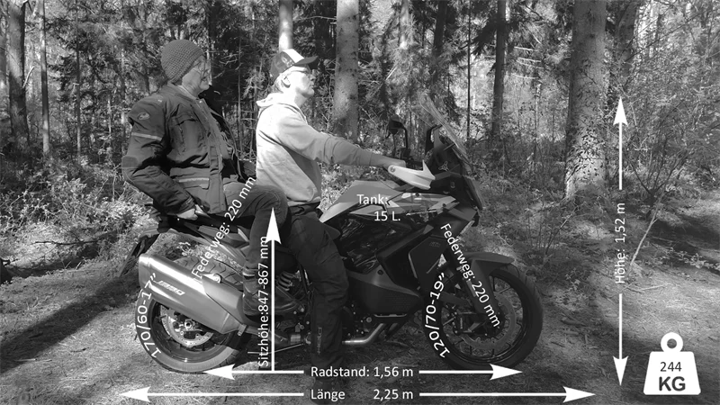 So sitzt es sich zu Zweit auf der 1390 SAS  - superbequem mit sehr viel Platz für Fahrer und Beifahrer.