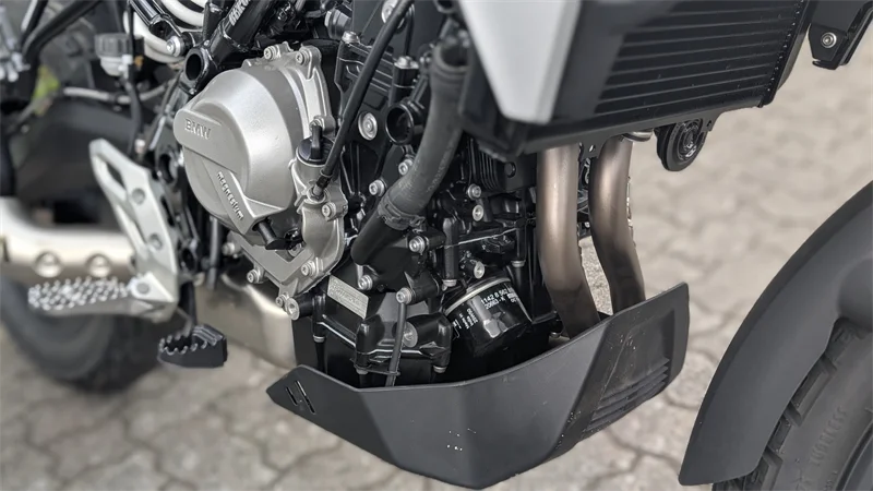 Motorschutz in Serie. Gegen Aufpreis gibt es schönere aus Alu.