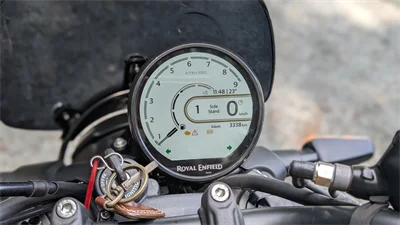 Rundes TFT Cockpit mit Google Navigation