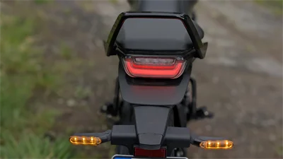 Husqvarna Svartpilen 401 Licht hinten