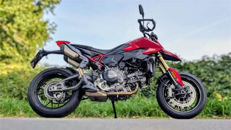 Ducati Hypermotard V2 im Test