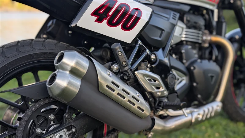 Doppel-Rohr Endschalldämpfer wie bei der Scrambler